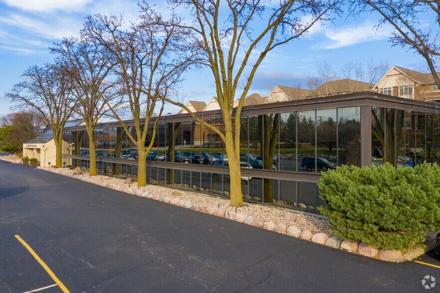 175 Olde Half Day Rd, Lincolnshire, IL à louer - Photo principale – Image 1 sur 9