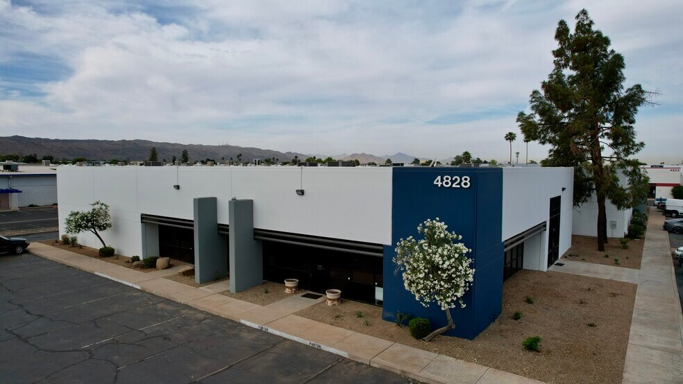 4828 S 40th St, Phoenix, AZ à vendre - Photo principale – Image 1 sur 6
