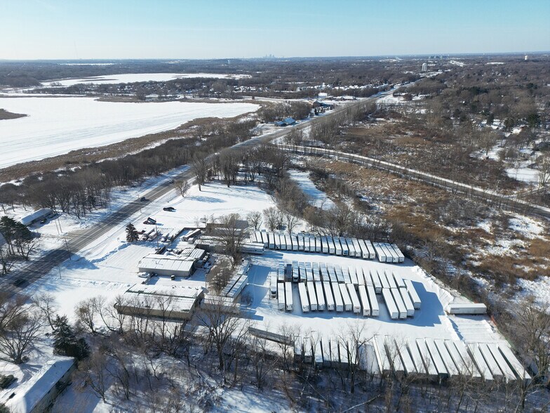 6943 Lake Dr, Circle Pines, MN à louer - Photo de l’immeuble – Image 3 sur 3