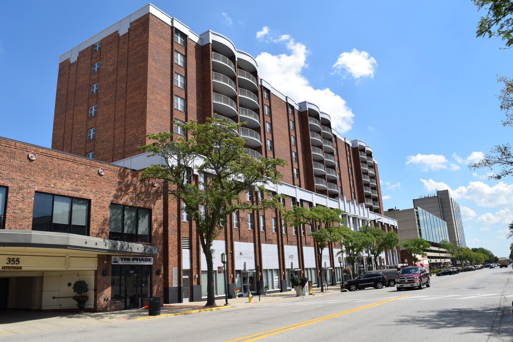 401-411 S Old Woodward Ave, Birmingham, MI à louer Photo principale– Image 1 sur 26
