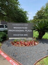 1733 Woodstead Ct, The Woodlands, TX à louer Photo de l’immeuble– Image 1 sur 6