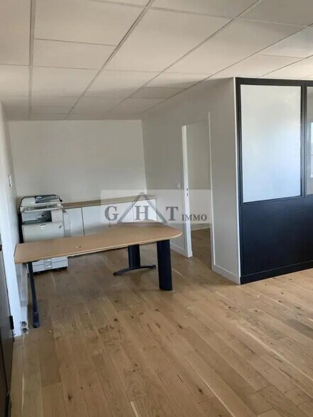 Bureau dans Champigny-sur-Marne à louer - Photo de l’immeuble – Image 2 sur 14