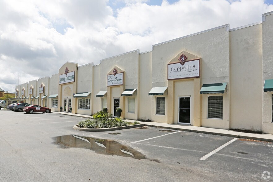 1810 J And C Blvd, Naples, FL à vendre - Photo de l’immeuble – Image 3 sur 7