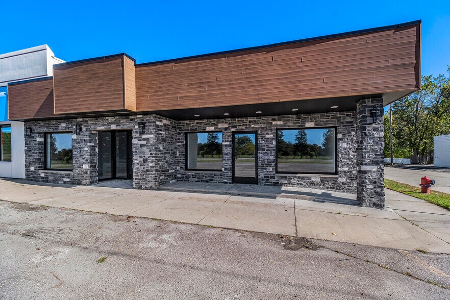 30100 Woodward Ave, Royal Oak, MI à louer - Photo de l’immeuble – Image 1 sur 15