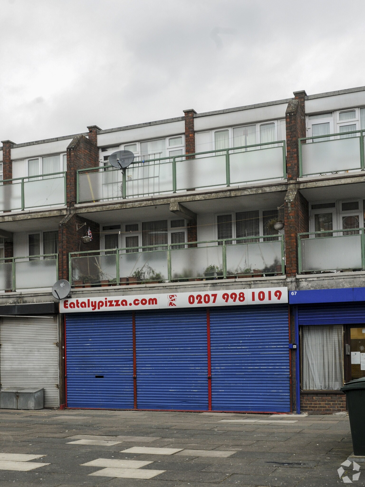66 Lilburne Walk, Londres à vendre Photo principale– Image 1 sur 5
