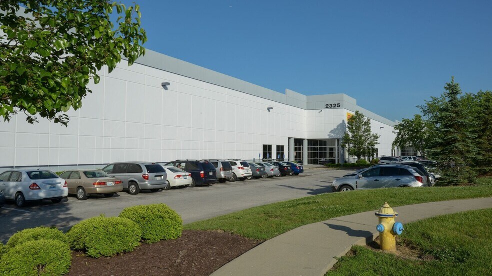 2305-2335 Global Way, Hebron, KY à louer - Photo de l’immeuble – Image 2 sur 8