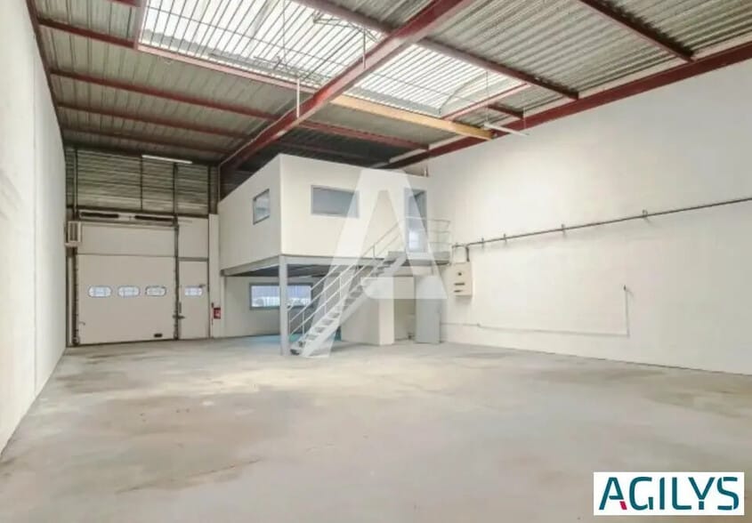 Local d’activités dans Lisses à louer - Photo intérieure – Image 3 sur 6