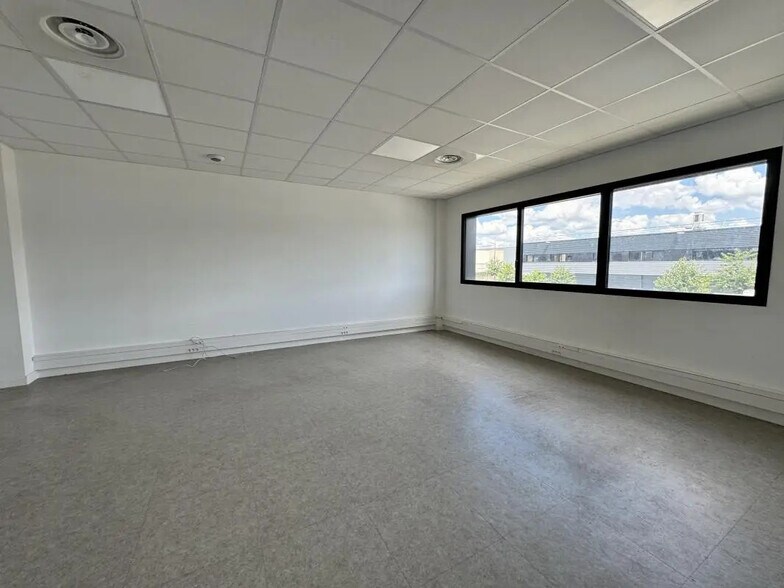 17 Rue Henri Becquerel, Aulnay-sous-Bois à louer - Photo de l’immeuble – Image 3 sur 12