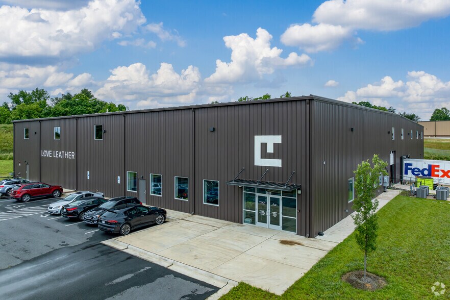 2810 Twining Road, Greensboro, NC à vendre - Photo principale – Image 1 sur 5