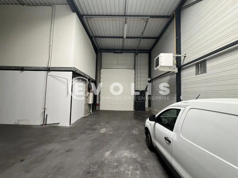 Bureau dans Saint-Fons à louer - Photo de l’immeuble – Image 2 sur 7