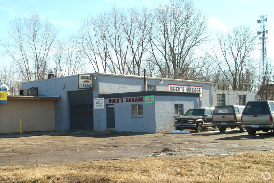 43550 N Groesbeck Hwy, Clinton Township, MI à vendre - Photo principale – Image 1 sur 3