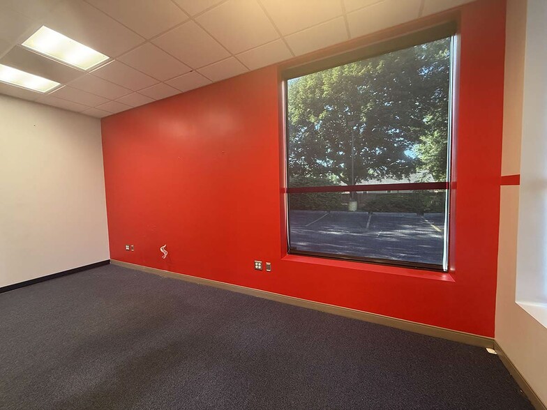 1455-1465 S Reynolds Rd, Toledo, OH à louer - Photo intérieure – Image 3 sur 7