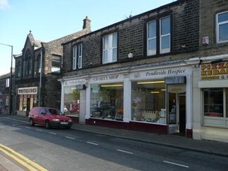 Plus de détails pour 12-16 Dockray St, Colne - Local commercial à louer