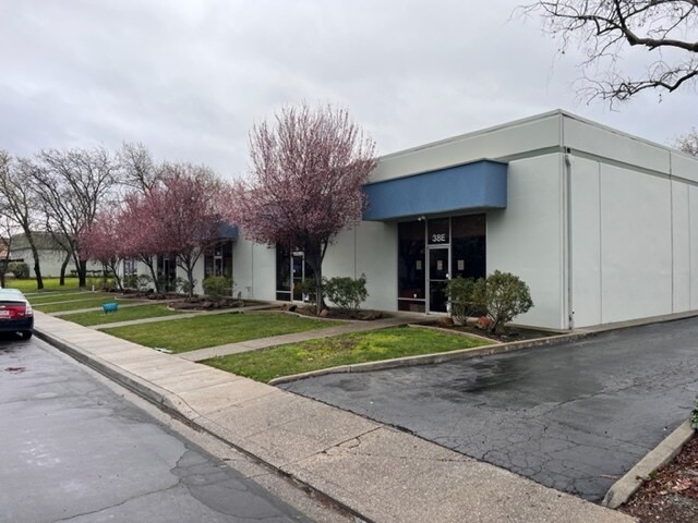 38 Commerce Pl, Vacaville, CA à louer - Photo principale – Image 1 sur 13