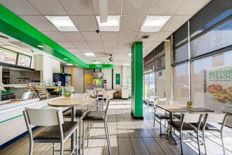 6115 Santa Monica Blvd, Los Angeles, CA à louer Photo intérieure– Image 2 sur 10