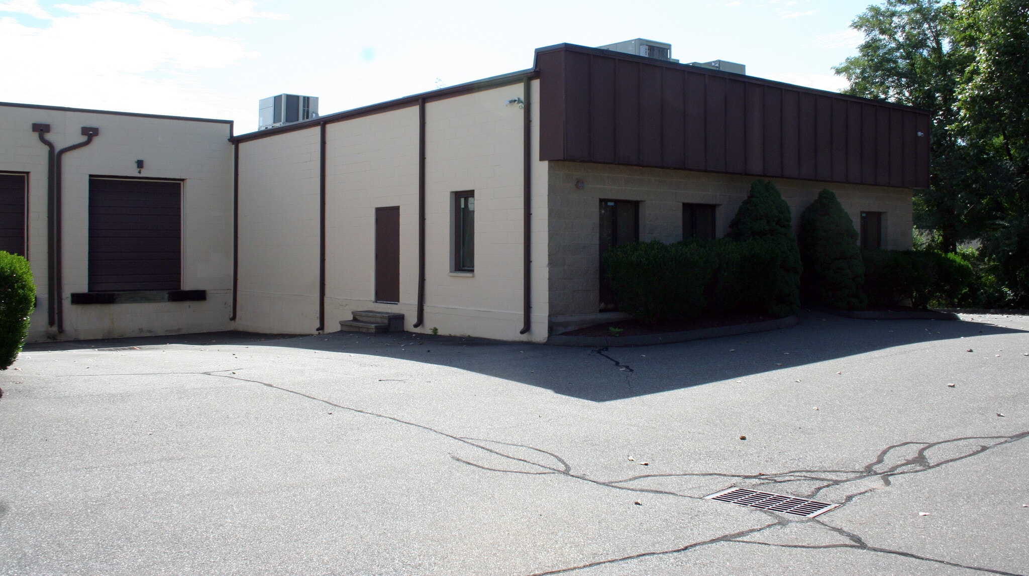 107-109 Research Dr, Milford, CT à louer Photo intérieure– Image 1 sur 2
