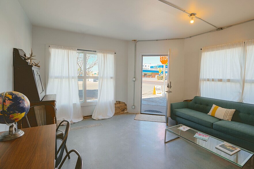 200 E San Antonio St, Marfa, TX à vendre - Photo de l’immeuble – Image 2 sur 19