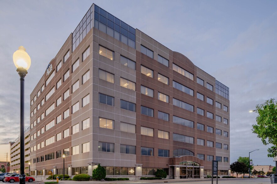 120 N Commercial St, Neenah, WI à louer - Photo de l’immeuble – Image 2 sur 10