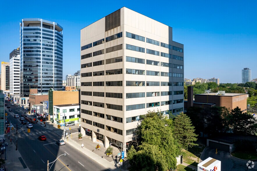 60 St Clair Av E, Toronto, ON à louer - Photo principale – Image 1 sur 2