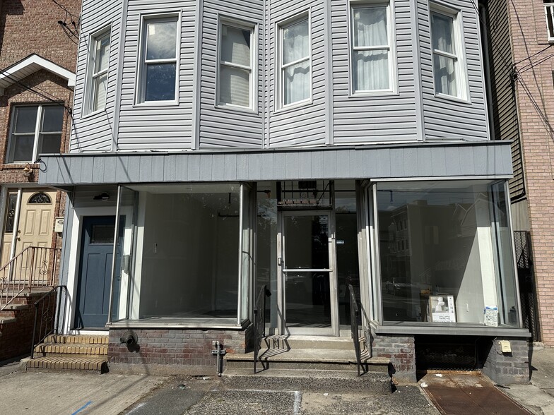 64 Logan Ave, Jersey City, NJ à louer - Photo de l’immeuble – Image 1 sur 9