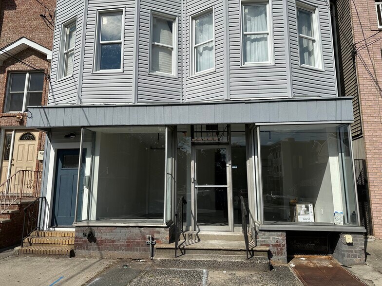 64 Logan Ave, Jersey City, NJ à louer - Photo de l’immeuble – Image 2 sur 9