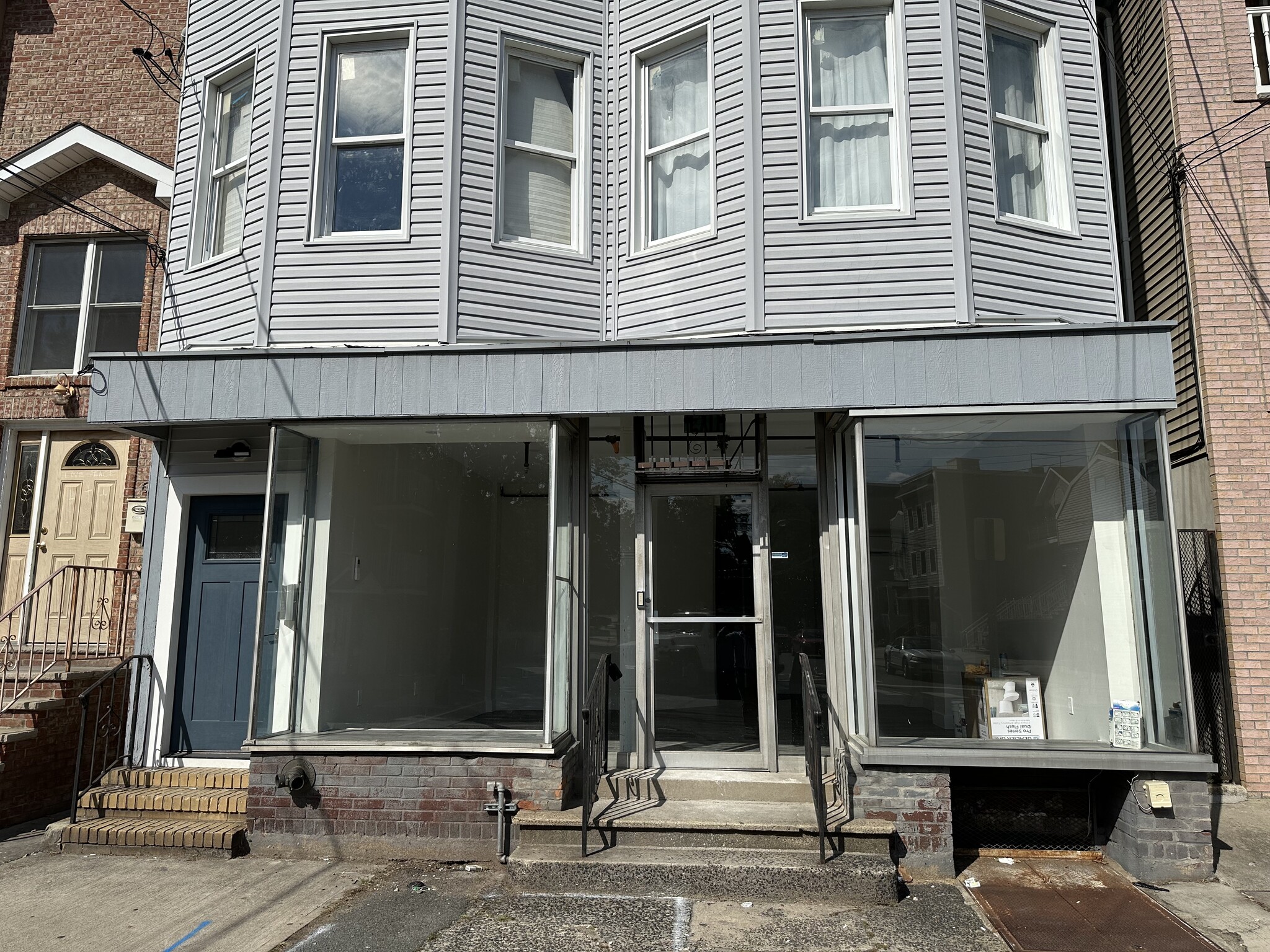 64 Logan Ave, Jersey City, NJ à louer Photo de l’immeuble– Image 1 sur 10