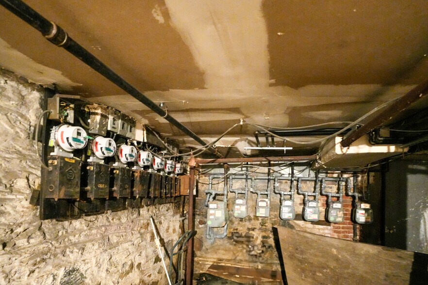 1440 DeKalb Ave, Brooklyn, NY à vendre - Photo intérieure – Image 2 sur 12