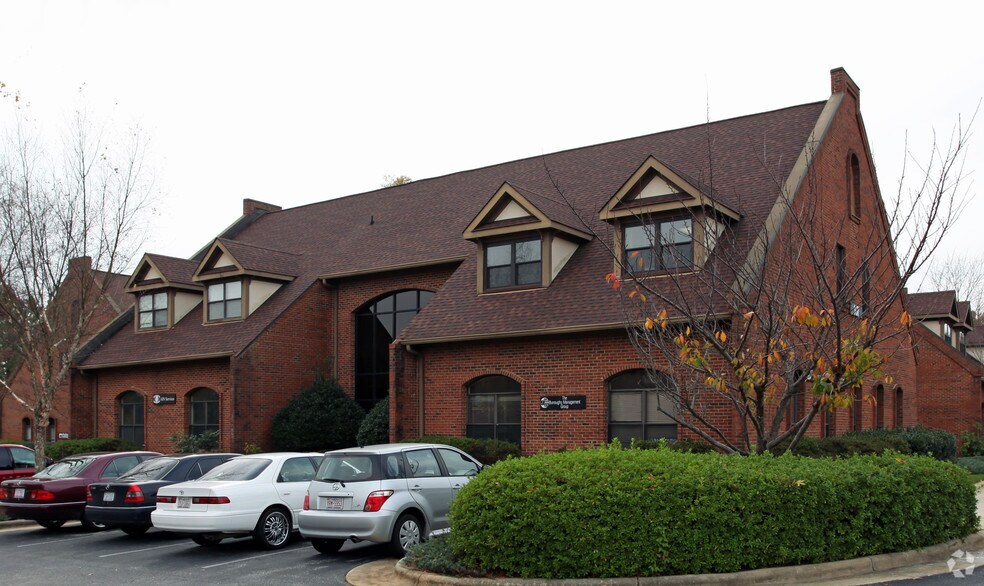107 Fountain Brook Cir, Cary, NC à vendre - Photo de l’immeuble – Image 2 sur 3
