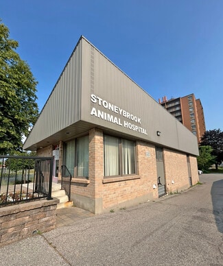 Plus de détails pour 620 Fanshawe Park Rd E, London, ON - Bureau à vendre