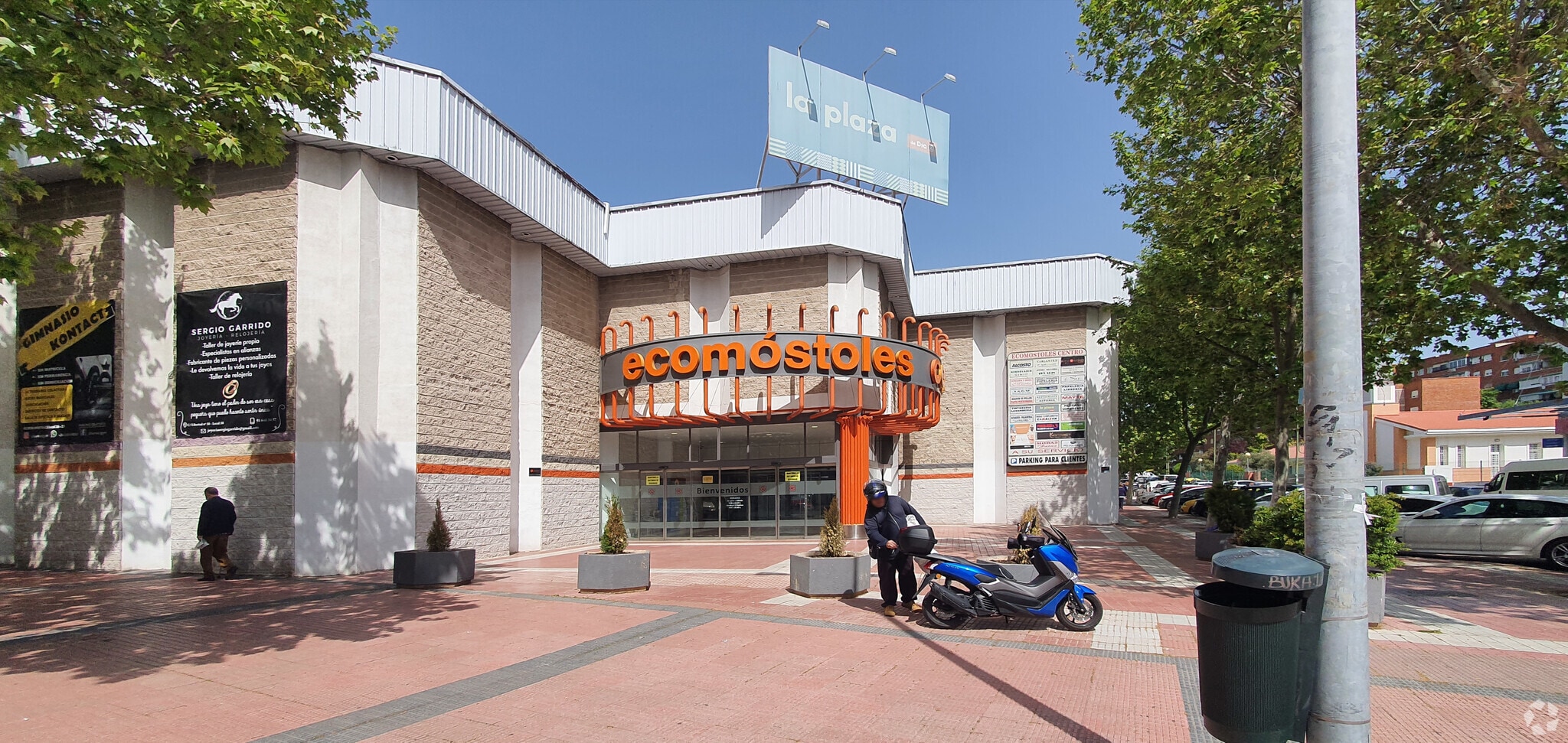 Local commercial dans Móstoles, Madrid à vendre Photo intérieure– Image 1 sur 2