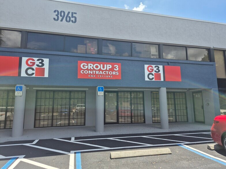3965 Investment Ln, West Palm Beach, FL à louer - Photo de l’immeuble – Image 1 sur 11