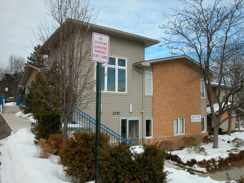 2370 Walton Blvd, Rochester Hills, MI à vendre - Photo principale – Image 1 sur 14