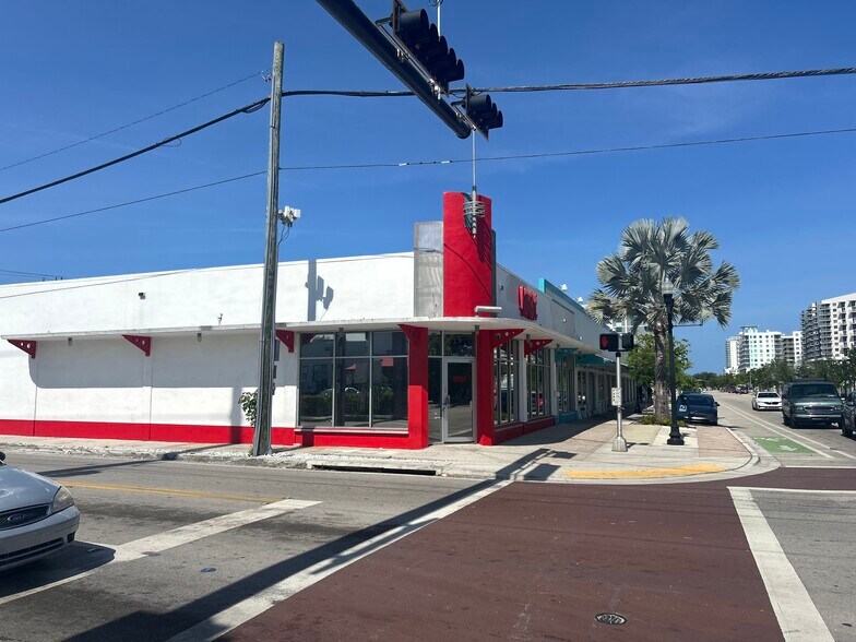 2341 Hollywood Blvd, Hollywood, FL à louer - Photo de l’immeuble – Image 2 sur 13