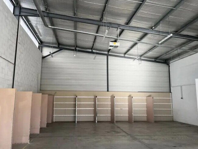Plus de détails pour Industriel/Logistique à louer