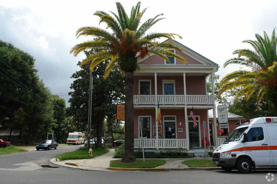 218 Ash St, Fernandina Beach, FL à louer - Photo de l’immeuble – Image 2 sur 108