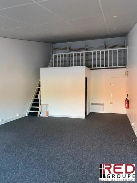 Local d’activités dans Aubagne à louer - Photo intérieure – Image 2 sur 6