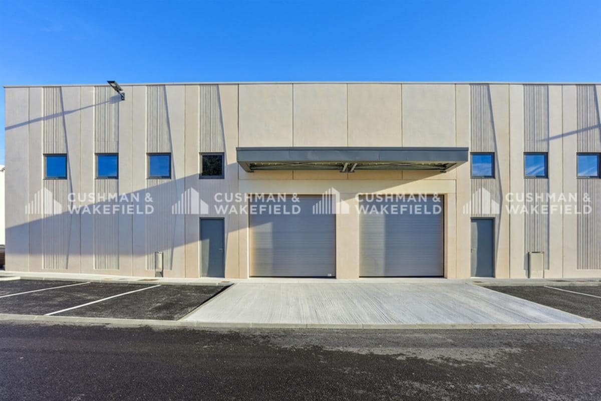 Local d'activités dans Les Pennes-Mirabeau à vendre Photo de l’immeuble– Image 1 sur 9