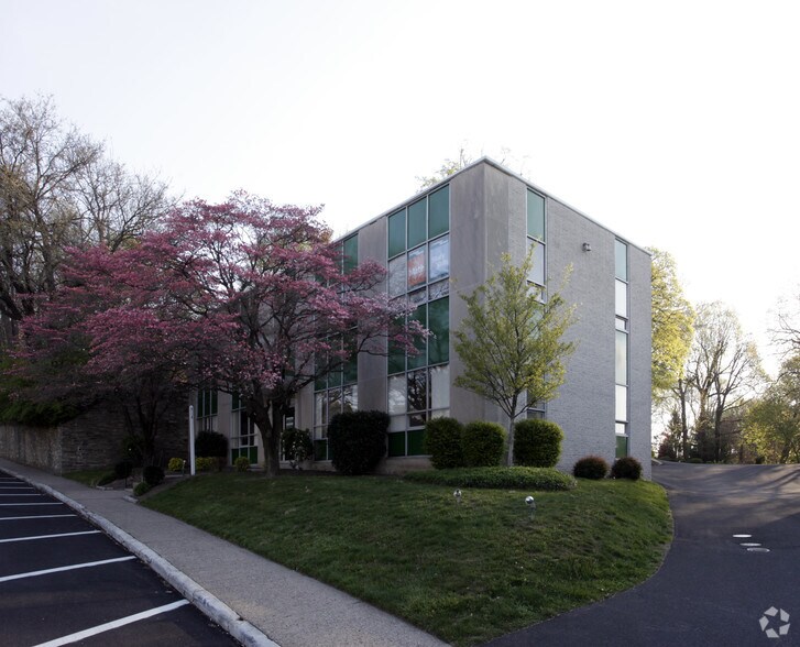 1 Hidden Dr, Jenkintown, PA à vendre - Photo principale – Image 1 sur 5