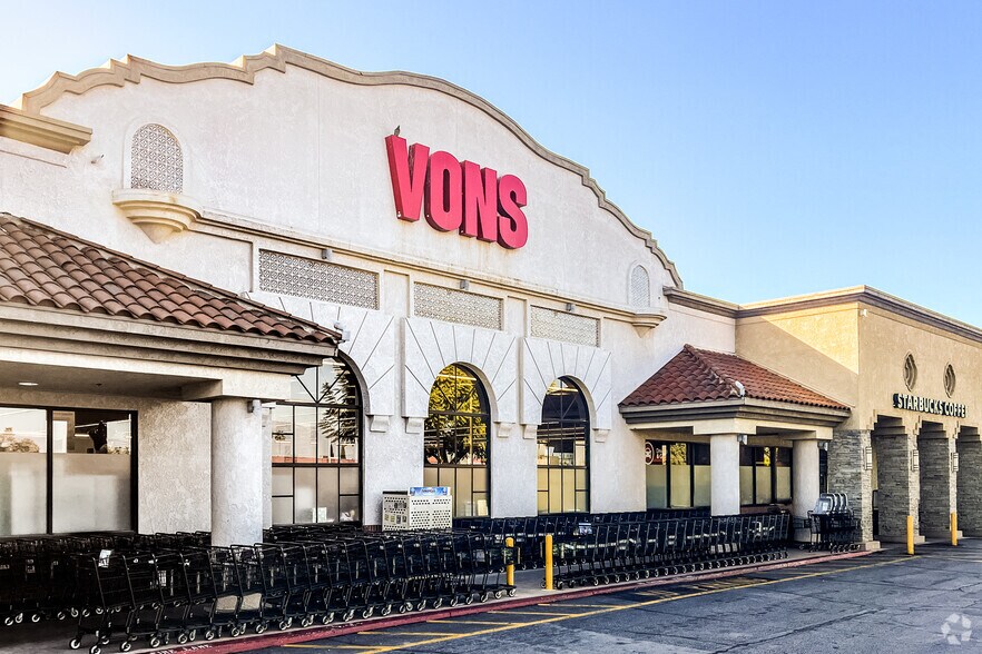 2010-2122 S Hacienda Blvd, Hacienda Heights, CA à louer - Photo de l’immeuble – Image 3 sur 5