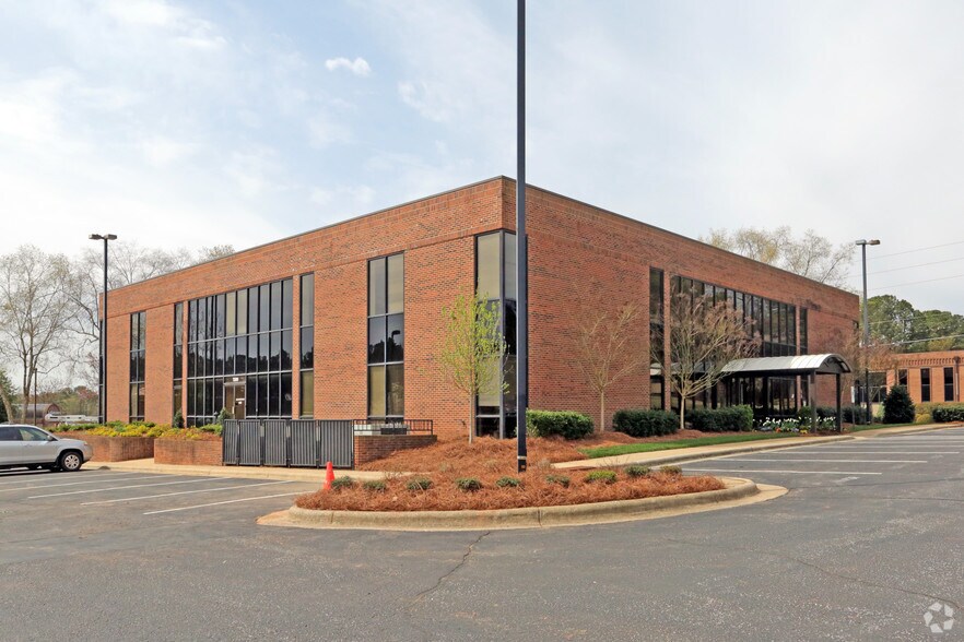7500 Six Forks Rd, Raleigh, NC à louer - Photo principale – Image 1 sur 42