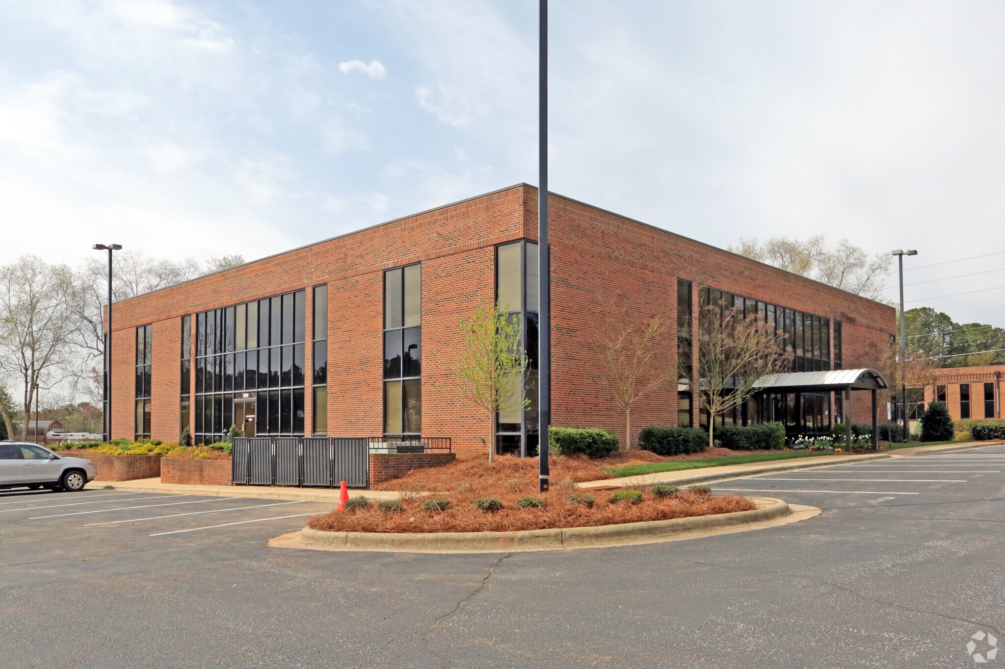 7500 Six Forks Rd, Raleigh, NC à louer Photo principale– Image 1 sur 43