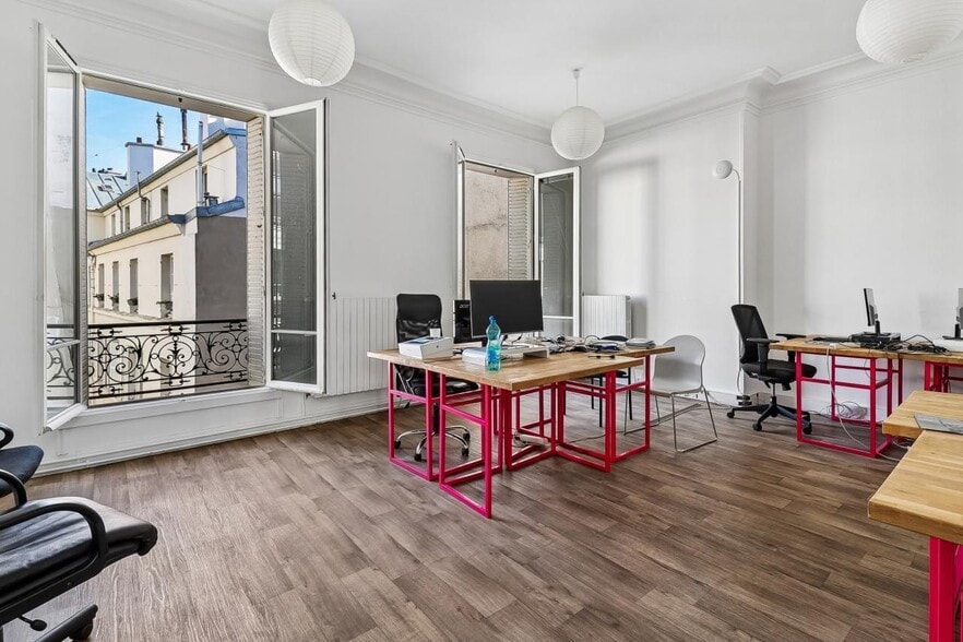 28 Rue De Châteaudun, Paris à louer - Photo de l’immeuble – Image 3 sur 41