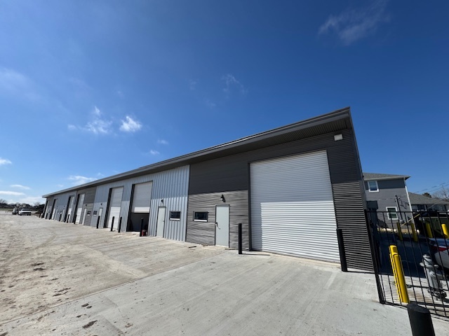 Dacy Business Park portefeuille de 12 biens à vendre sur LoopNet.fr - Photo de l’immeuble – Image 3 sur 17