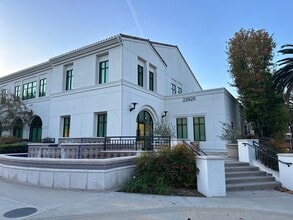 23925 Park Sorrento, Calabasas, CA à louer Photo de l’immeuble– Image 1 sur 5