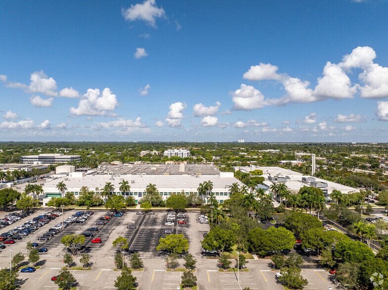 7500 W Sunrise Blvd, Plantation, FL à louer - Photo de l’immeuble – Image 2 sur 5