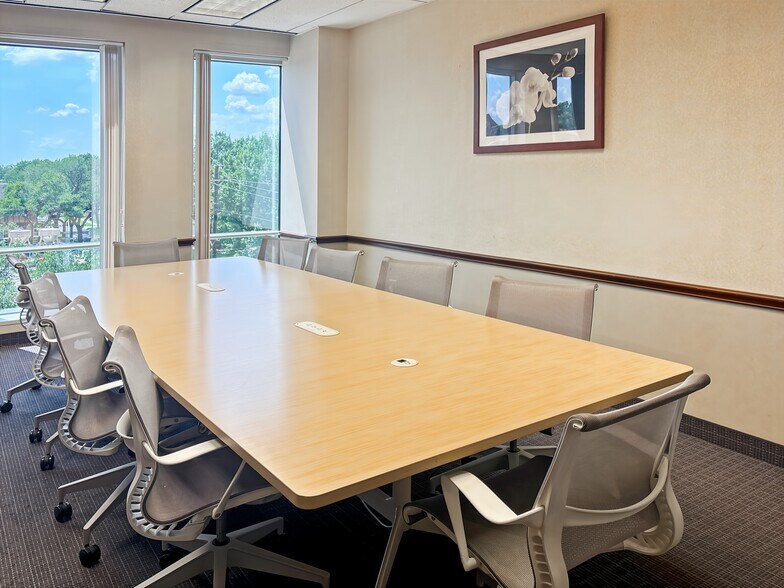 8117 Preston Rd, Dallas, TX à louer - Photo intérieure – Image 2 sur 13