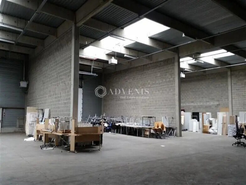 Industriel/Logistique dans Coignières à louer - Photo de l’immeuble – Image 1 sur 5