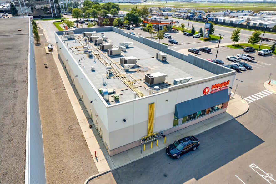 6795 Airport Rd, Mississauga, ON à vendre - Photo de l’immeuble – Image 2 sur 3