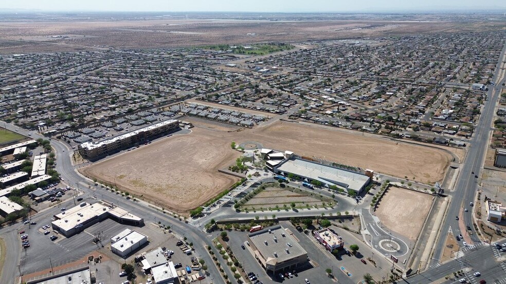 Dyer St, El Paso, TX à louer - Photo de l’immeuble – Image 2 sur 3