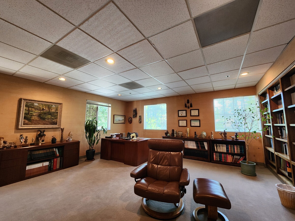 1240 S Westlake Blvd, Westlake Village, CA 91361 - Lot 211 -  - Photo intérieure - Image 1 of 15